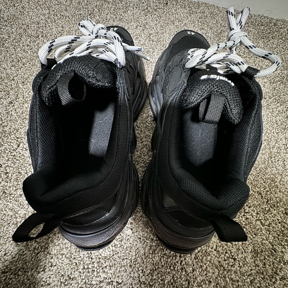 Balenciaga Triple S - Picture 2 of 5